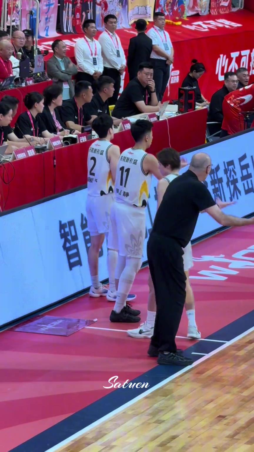 無奈的一家三口！絕望的教練，氣瘋了的皮總！