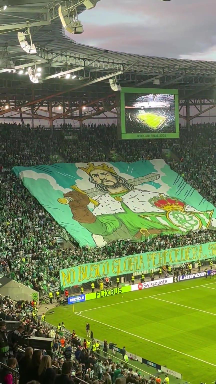 沖擊獎杯！貝蒂斯球迷這巨型Tifo太有氣勢了