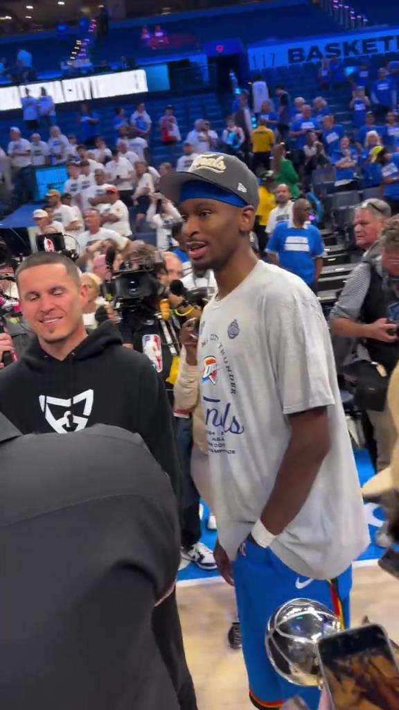 道理我都懂，但是為什么亞歷山大拿到MVP之后要掏襠